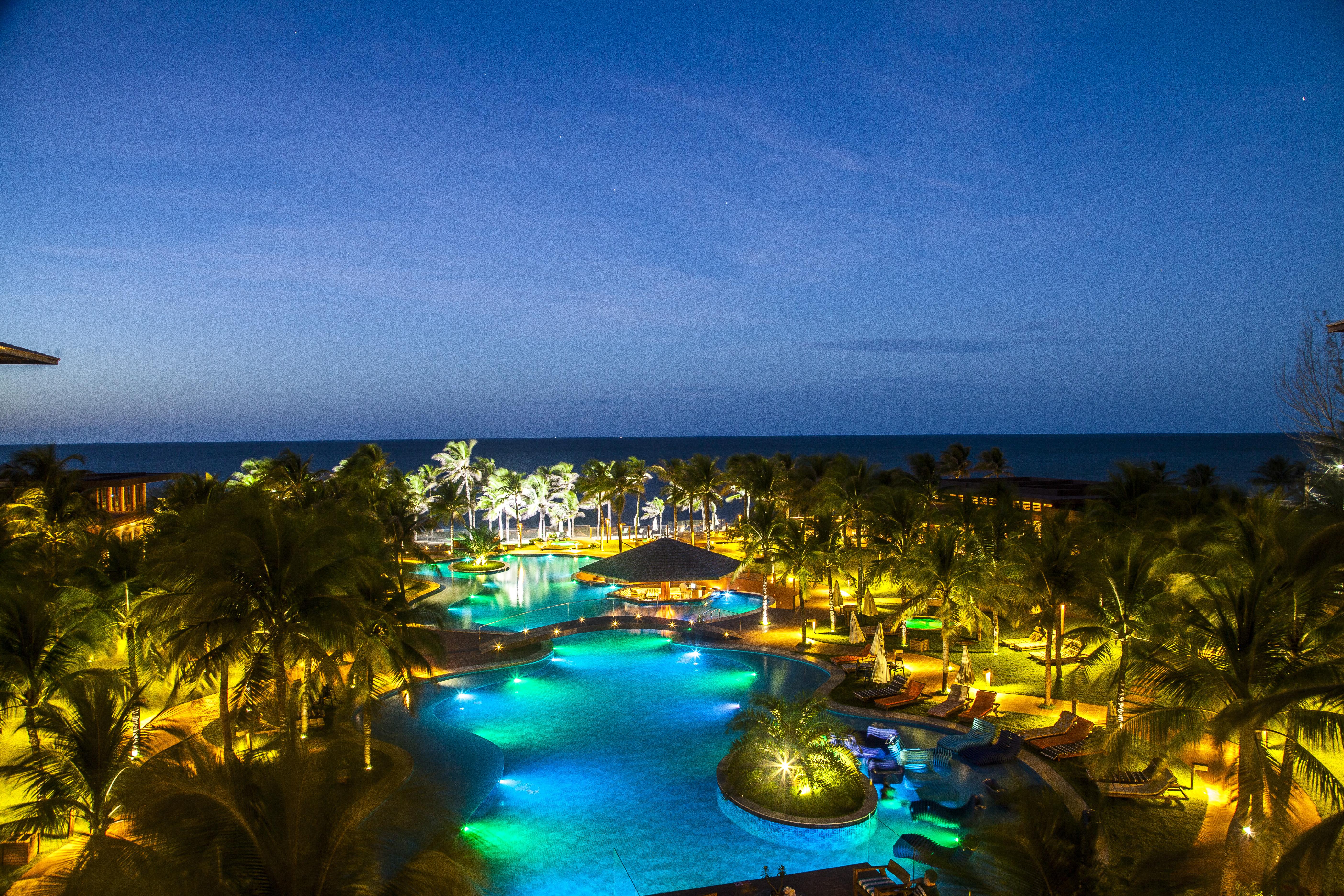 Carmel Cumbuco Resort Eksteriør billede Hard Rock Hotel at night
